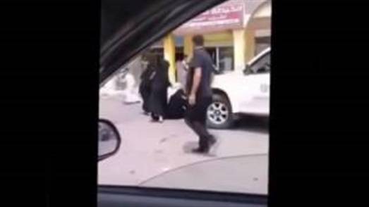بالفيديو.. إشكال عنيف بين نساء في الشارع