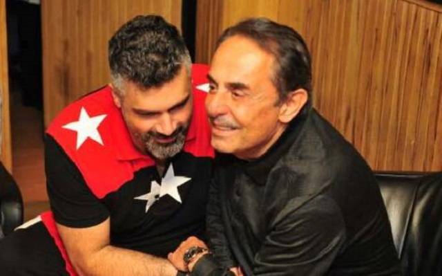 كيف تطورت الصداقة بين فارس كرم وملحم بركات بعد موقف حصل على البحر