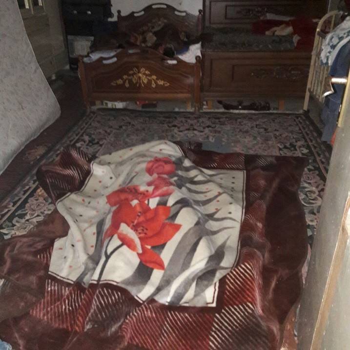 بالصورة.. جريمة وحشية: قتَلَ ابنيه بالفراش ثمّ انتحر!