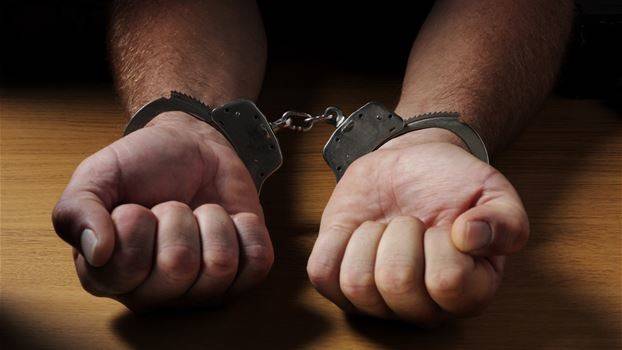 توقيف مطلوب بـ200 مذكرة!