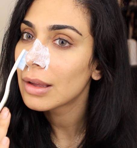أنفك عريض؟ ضعي عليه معجون الأسنان ولن تصدّقي النتيجة!
