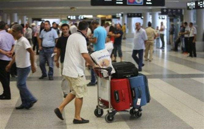 ١٦٧٥ رحلة جوية من المطار وإليه خلال عشرة أيام