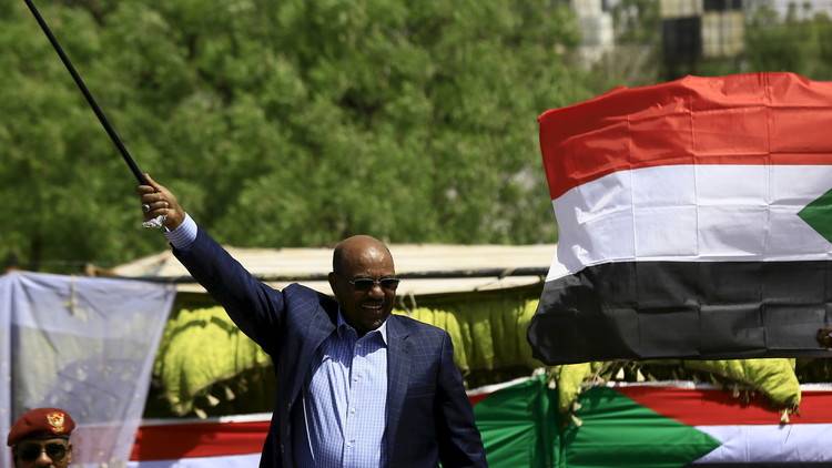 الخرطوم تهنئ ترامب ولا تتوقع تغييرا ملموسا تجاهها