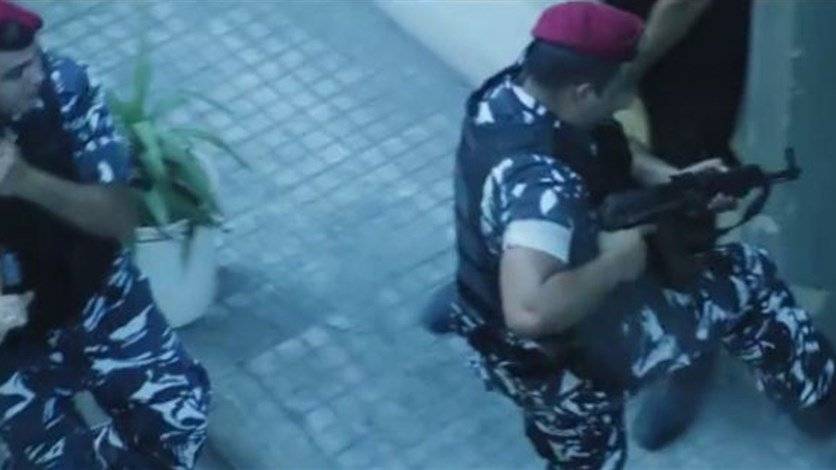 الشرطة تلاحق فنانة مشهورة في برج حمود