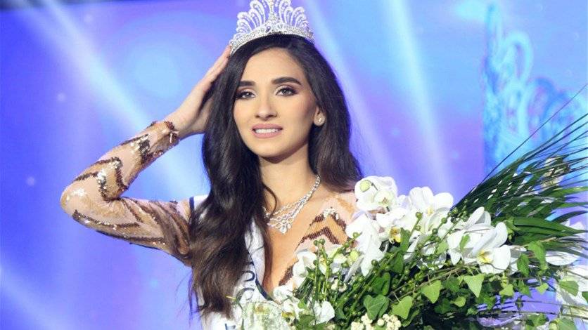 بالصورة : بأي ممثلة أجنبيّة شبه رواد الإنترنت ساندي تابت؟