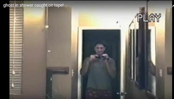 بالفيديو.. رجل صوّر زوجته وهي تستحم ولكنه رأى شيئاً مفاجئاً!