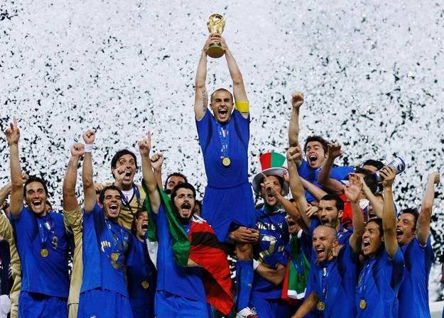 لماذا يرتدي المنتخب الإيطالي اللون الأزرق على الرغم من عدم وجوده في علم بلادهم؟