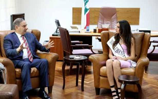 فرعون استقبل ملكة جمال لبنان