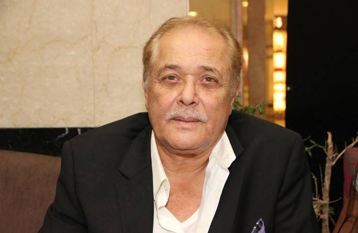 مشهد لمحمود عبد العزيز ينتشر بمواقع التواصل (شاهد)