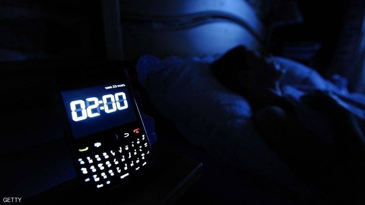 الدقائق الأخيرة مع الهاتف قبل النوم.. أخطر مما تتصور!
