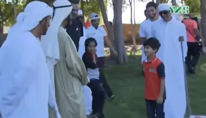 بالفيديو - طفل يفاجئ حاكم دبي بقصيدة.. شاهدوا ماذا حصل!؟