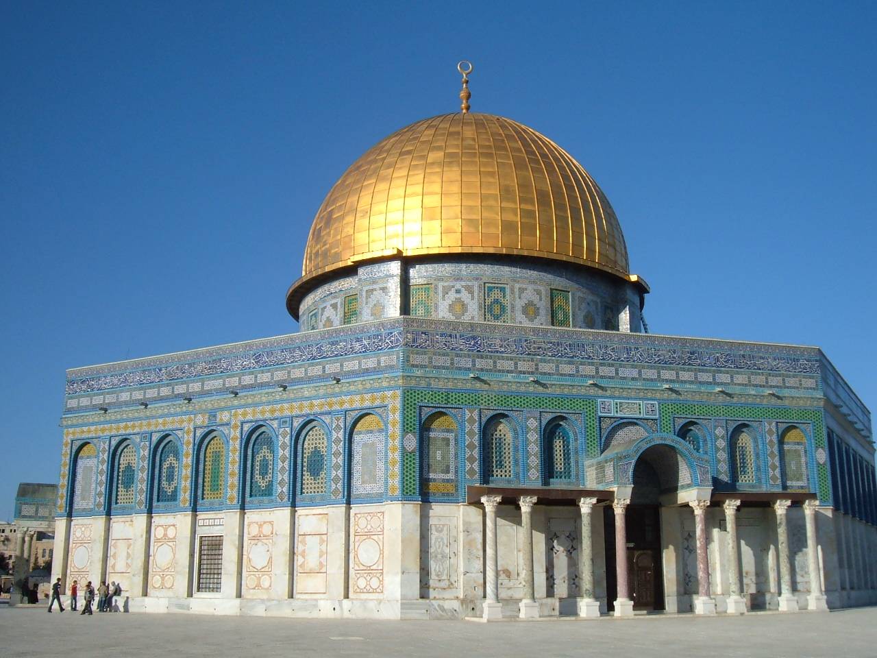 نتنياهو يؤيد قانوناً يمنع الأذان عبر مكبرات الصوت في مساجد الفلسطينيين