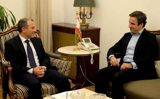 رعى عشاء «هيئة مُحامي التيار» والتقى زواراً
باسيل : لتشكيل حكومة تعمل على شؤون الناس
معوض : المطلوب اليوم طيّ صفحات الماضي