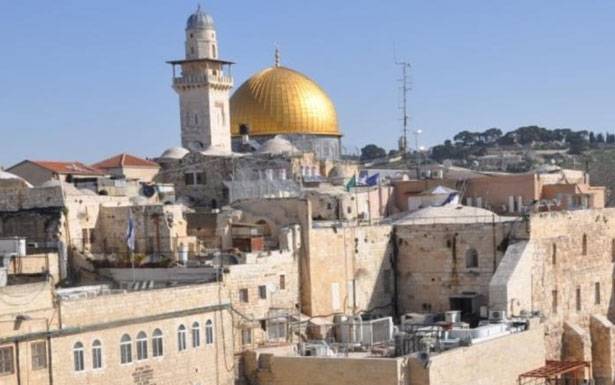 نتانياهو: سأدعم منع
رفع الآذان في المساجد