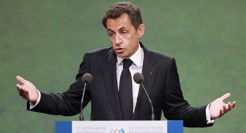 فرنسا سارعت في التخلص من القذافي لدفن فضائح ساركوزي
