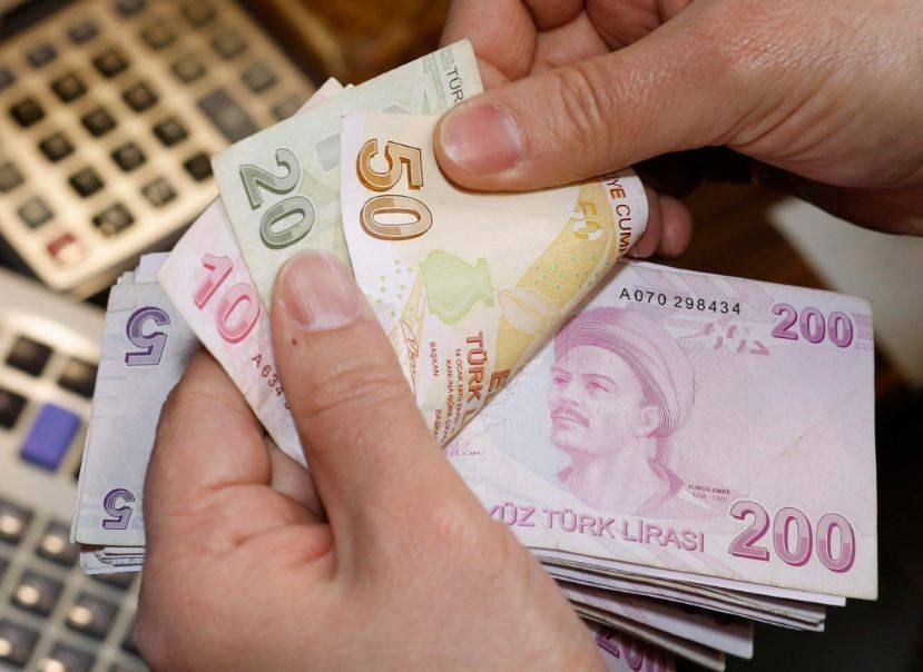الليرة التركية تواصل مسيرة التراجع وتنخفض إلى مستوى قياسي جديد