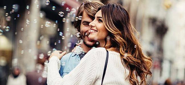 5 حيل تجعل الرجل يشتاق إليكِ بجنون!