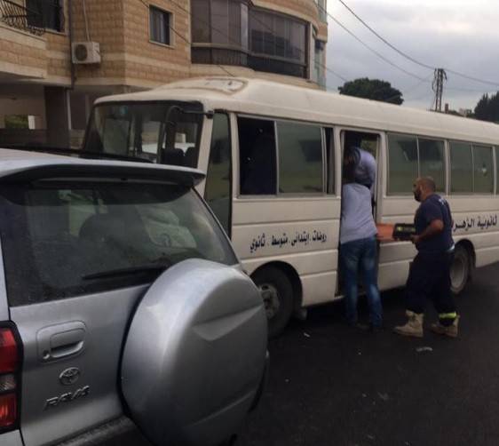 بالصور: صباحٌ مأساوي.. هذا ما حدث مع حافلة للطلاب في صور