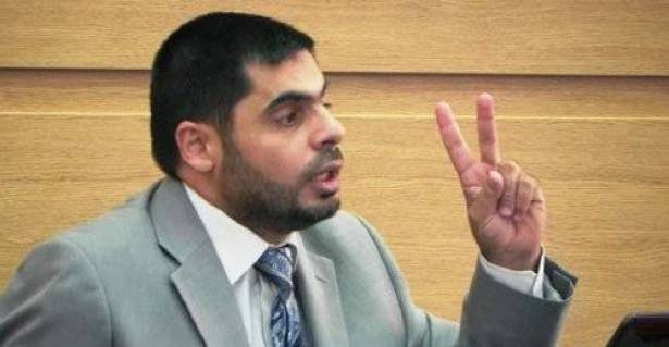 الطرّاس في مطار بيروت لاستلام حقيبة