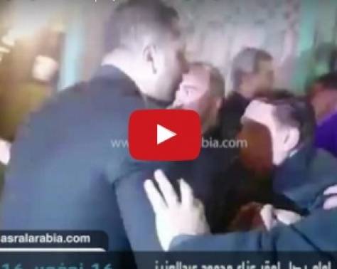 بالفيديو - مشاجرة في عزاء محمود عبد العزيز بسبب عادل إمام