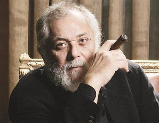 أخر صورة للراحل محمود عبد العزيز قبل وفاته..