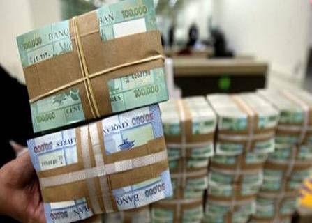 ايها اللبنانيون انتبهوا من فئة الـ 100 ألف ليرة المزورة