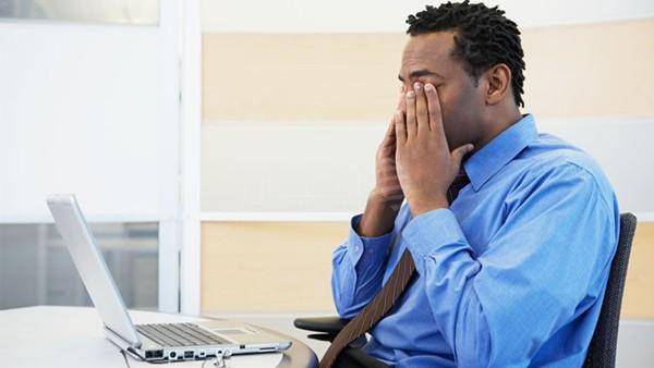 كيف تتخلص من إرهاق العين في العمل؟