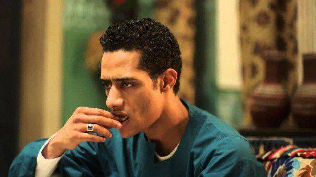 بالصورة - محمد رمضان يتعرض لإهانة بالغة في عزاء محمود عبد العزيز .. كيف ردّ؟