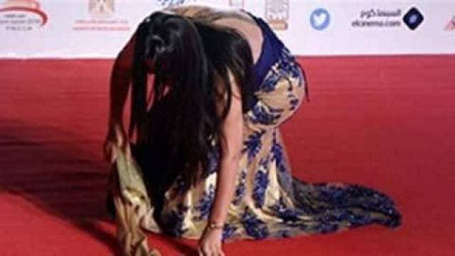 بالفيديو: من أم كلثوم الى هيفا.. سقطات محرجة للفنانات!