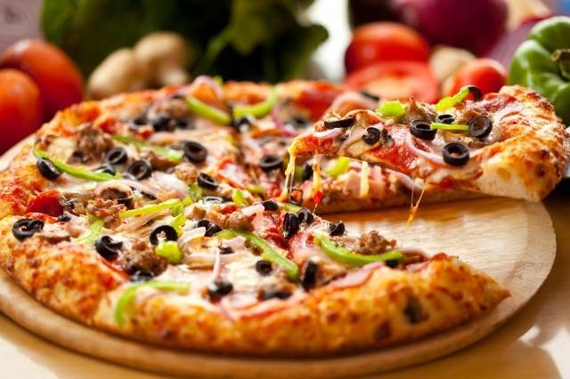 لا تحرمي نفسكِ من الـ Fast Food.. البيتزا لها فوائد صحّية!