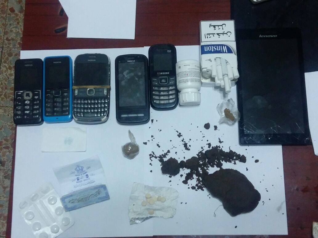 حشيشة كيف حبوب مخدرة هواتف خلوية داخل منزله في قبرشمون