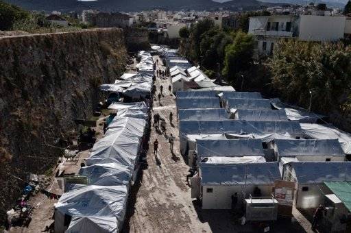 ليلة ثانية من الاضطرابات في مخيم للمهاجرين في خيوس اليونانية