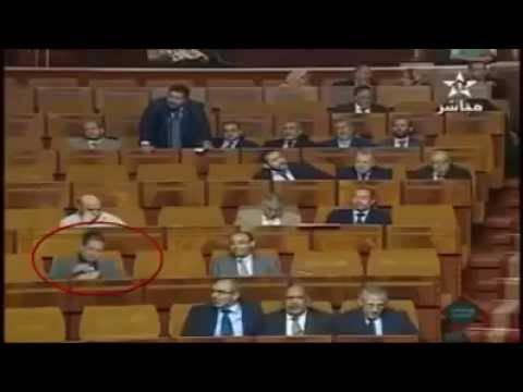 فيديو- نائب عربي يتعاطى مخدرات أثناء انعقاد الجلسة!