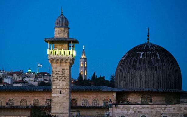 كنائس الناصرة ترد على الاحتلال
برفع الآذان رفضا لقرار منعه في القدس