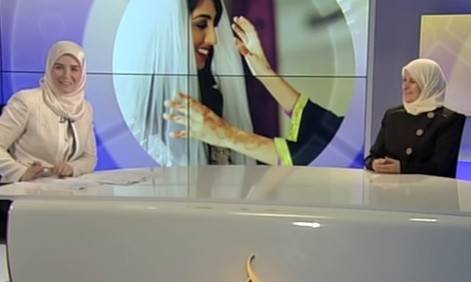 بالفيديو.. متصلة تحرج مذيعة "الجزيرة" فماذا قالت لها؟