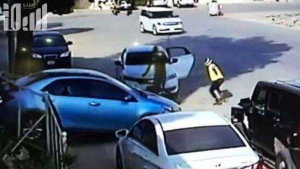بالفيديو اللحظات الاولى لوقوع الزلزال في اليابان والتحذير من تسونامي والناس مرعوبة في الشوارع