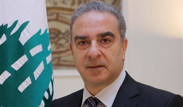 فرعون وضع إكليلا من الزهر على ضريح بشارة الخوري