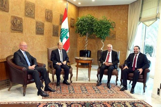 القصر الجمهوري يستقبل المهنئين بعيد الاستقلال.. من هم ابرز الغائبين؟!