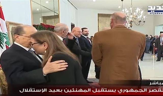 بالفيديو.. الرئيس عون يتحاشى تقبيل النساء!