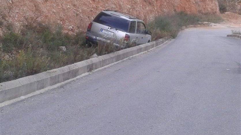 بالصورة تركت سيارتها وفرّت ...ماذا حصل مع "انعام علي حسين" على طريق عام بينو؟