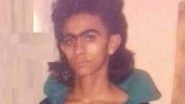 سخرية من صورة لـ”تامر حسني” في مرحلة المراهقة تدفعه للردّ .. فماذا قال؟!