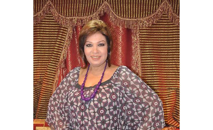 بالصورة: فيفي عبده وابنتها بنفس الفستان!