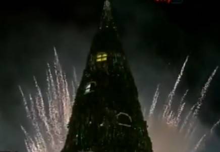 بالفيديو.. جبيل تضيء شجرة الميلاد