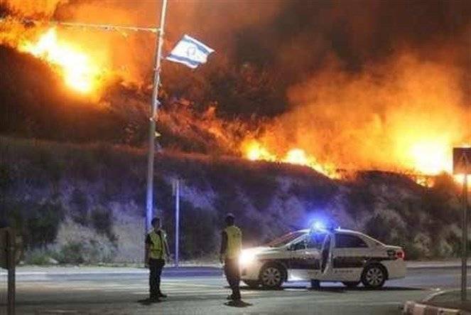 بالفيديو: نيران "جهنمية" تلتهم ابنية كاملة في حيفا