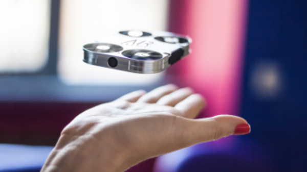 AirSelfie.. أصغر طائرة محمولة لالتقاط صور سيلفي