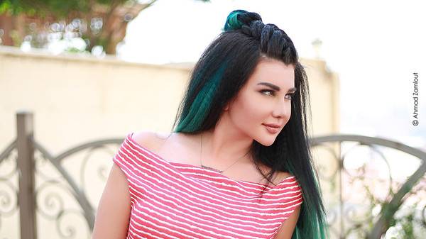 جيني إسبر تكشف سر عنها