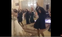 بالفيديو: صاحبة التنورة القصيرة تشعل الزفاف برقصها وتحديها العروس وصديقاتها!