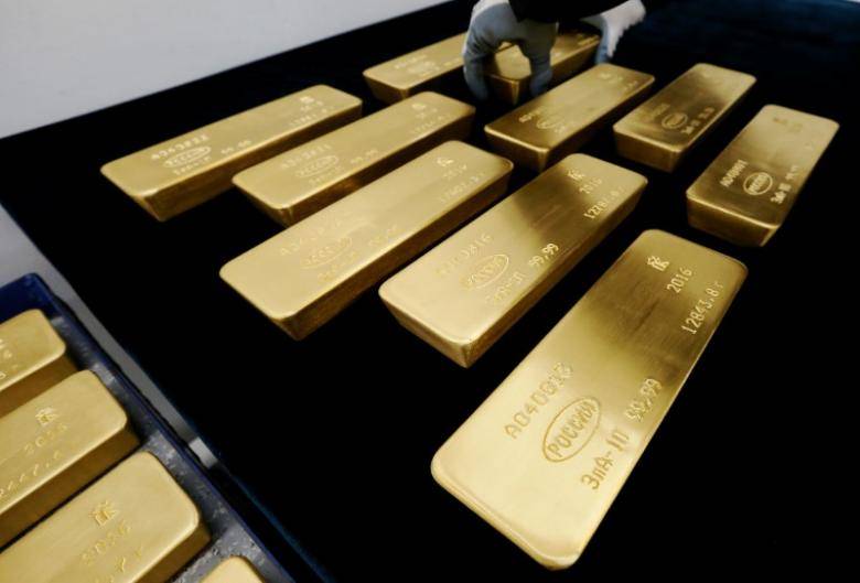 الذهب ينزل لأدنى مستوى في 5 أشهر ونصف