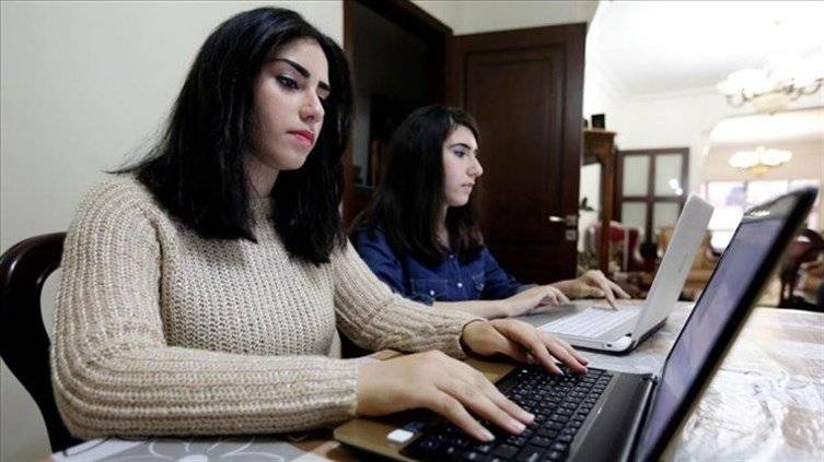شقيقتان لبنانيتان.. من مشاهدة الدراما التركية إلى ترجمتها في 18 شهراً