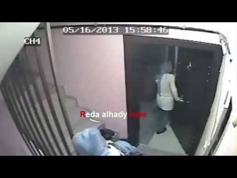 بالفيديو - كاميرا المراقبة تفضح فعل الفتيات الثلاثة الشائن